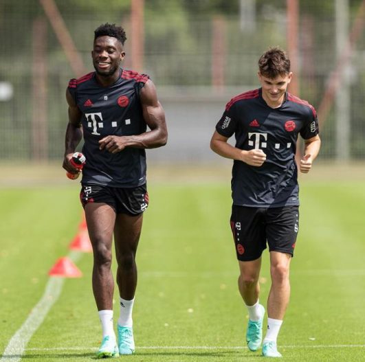 Alphonso Davies Muscled Picture Causes Internet Sensation Among Fans