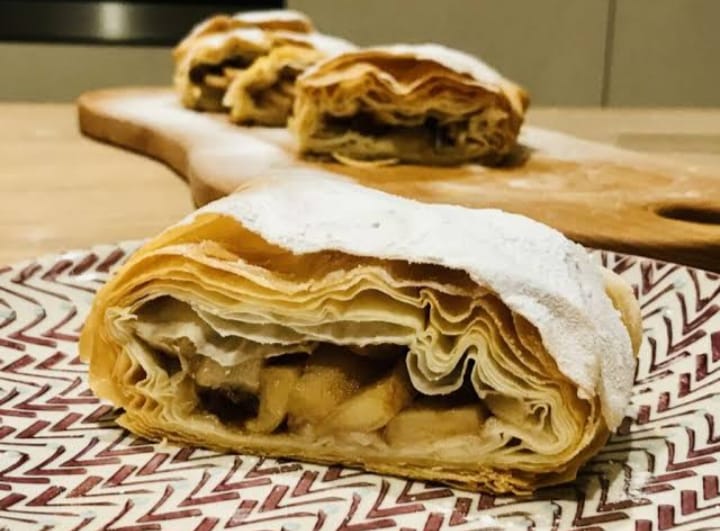 Christmas strudel has a slight variation in its external appearance