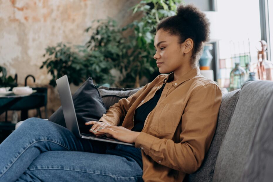 lady on laptop